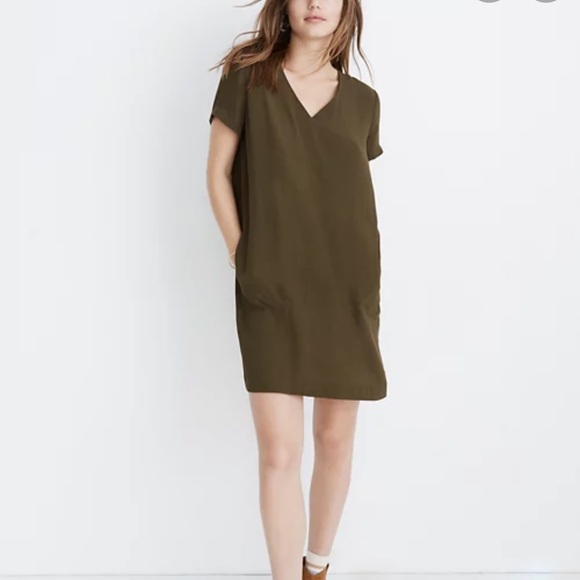 Madewell Dresses & Skirts - Madewell button back easy dress.
